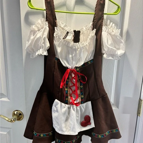 Leg Avenue "Gretchen" Oktoberfest Costume - Picture 2 of 10